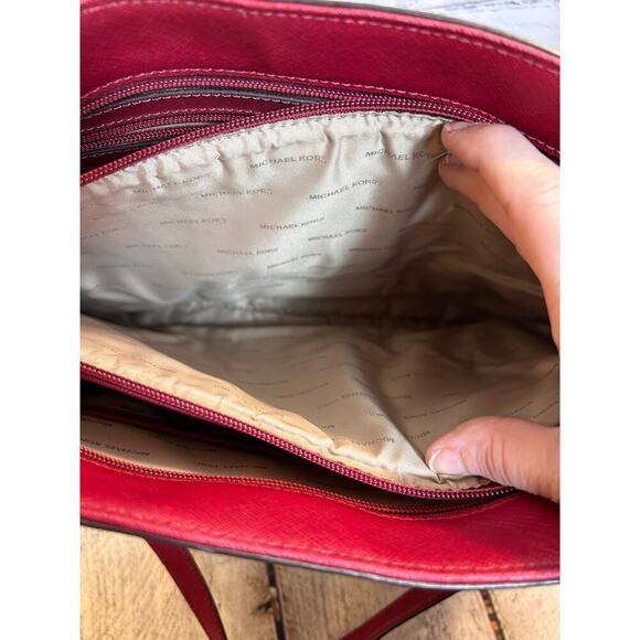 MICHAEL KORS Women’s Frame Out Jet Set Large Tote / Cherry Red - Picture 10 of 15